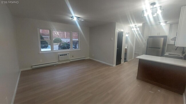 Building Photo - 203 Ludingtonville Rd