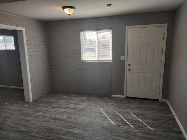 Building Photo - 1 Bedroom - 1 Bath -  Plus Office - 795 Sq...