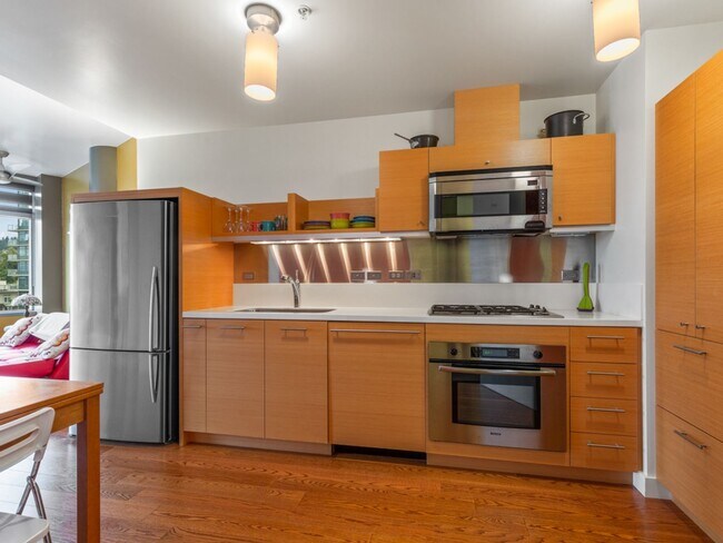 Building Photo - John Ross - 8th floor south waterfront studio w/parking/most utilities/concierge