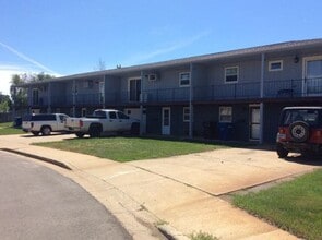 Building Photo - 931 Foster Dr