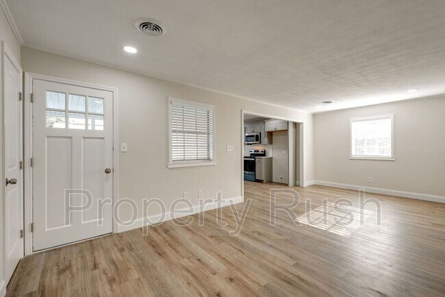 Building Photo - 430 Ash Dr NW