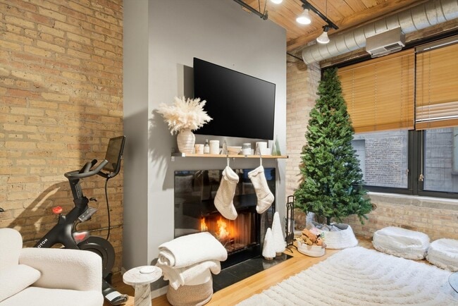 Building Photo - 375 W Erie St