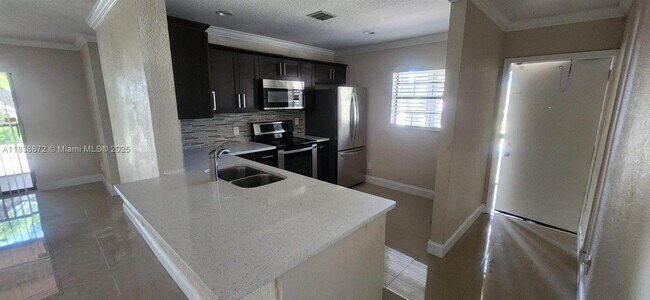 Foto del edificio - 3693 NW 94th Ave