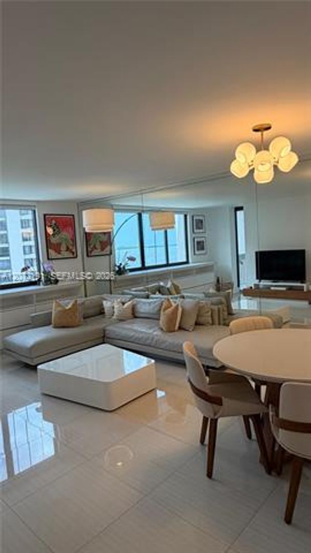 Foto del edificio - 540 Brickell Key Dr