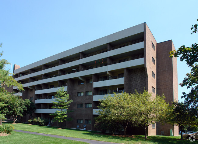 Building Photo - Walled Lake Villa Senior Living