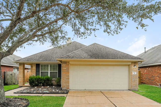 Building Photo - Inviting 3-Bedroom Home