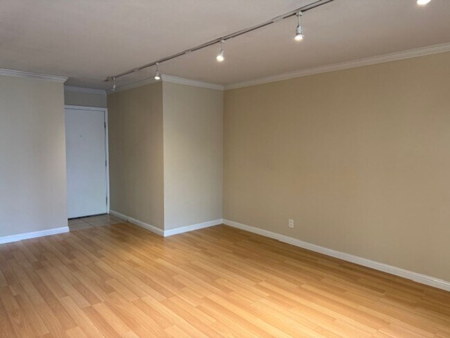 Foto del edificio - Wonderful 2 bedroom/2 bath lower level con...