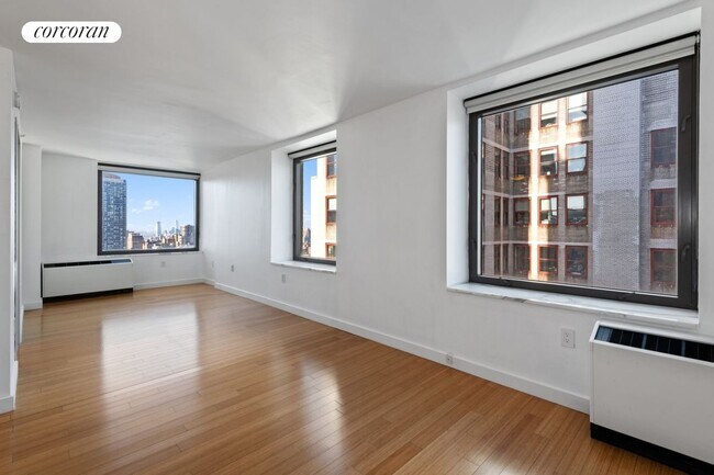 Building Photo - 100 W 39th St