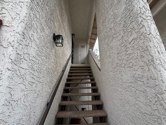 Foto del edificio - 2 Br/2 Ba. Condo on 2nd fl.