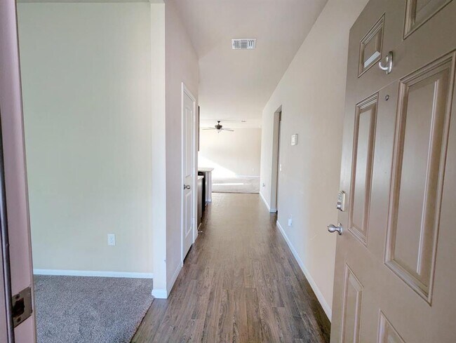 Building Photo - 405 Camellia Dr