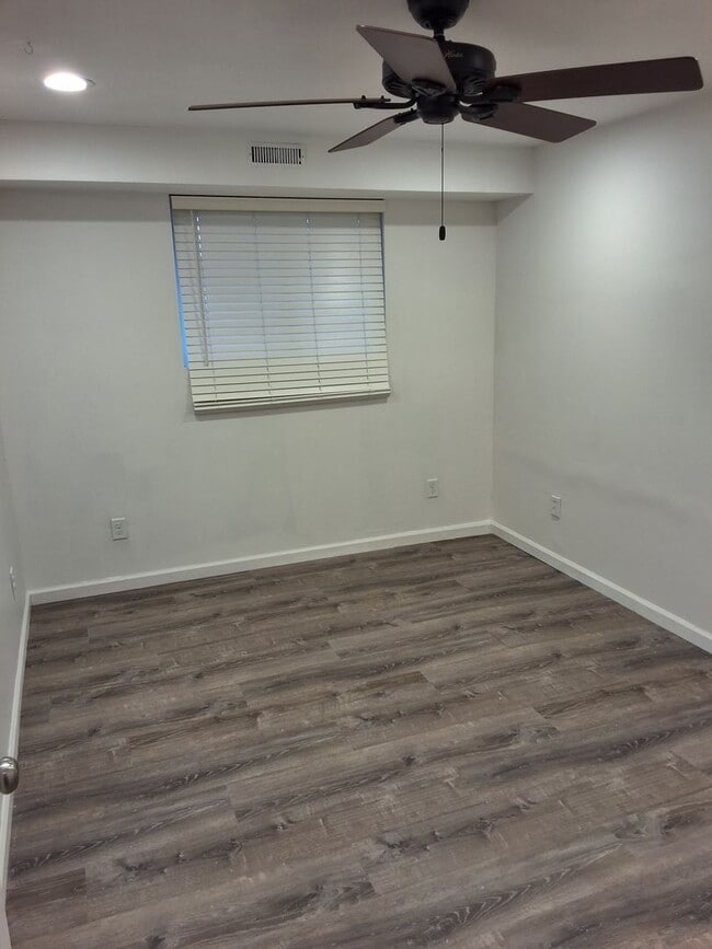 Foto del edificio - 3215 W Willow Knolls Dr