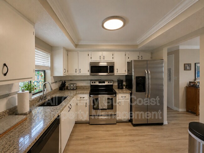Foto del edificio - 1737 Bonitas Cir