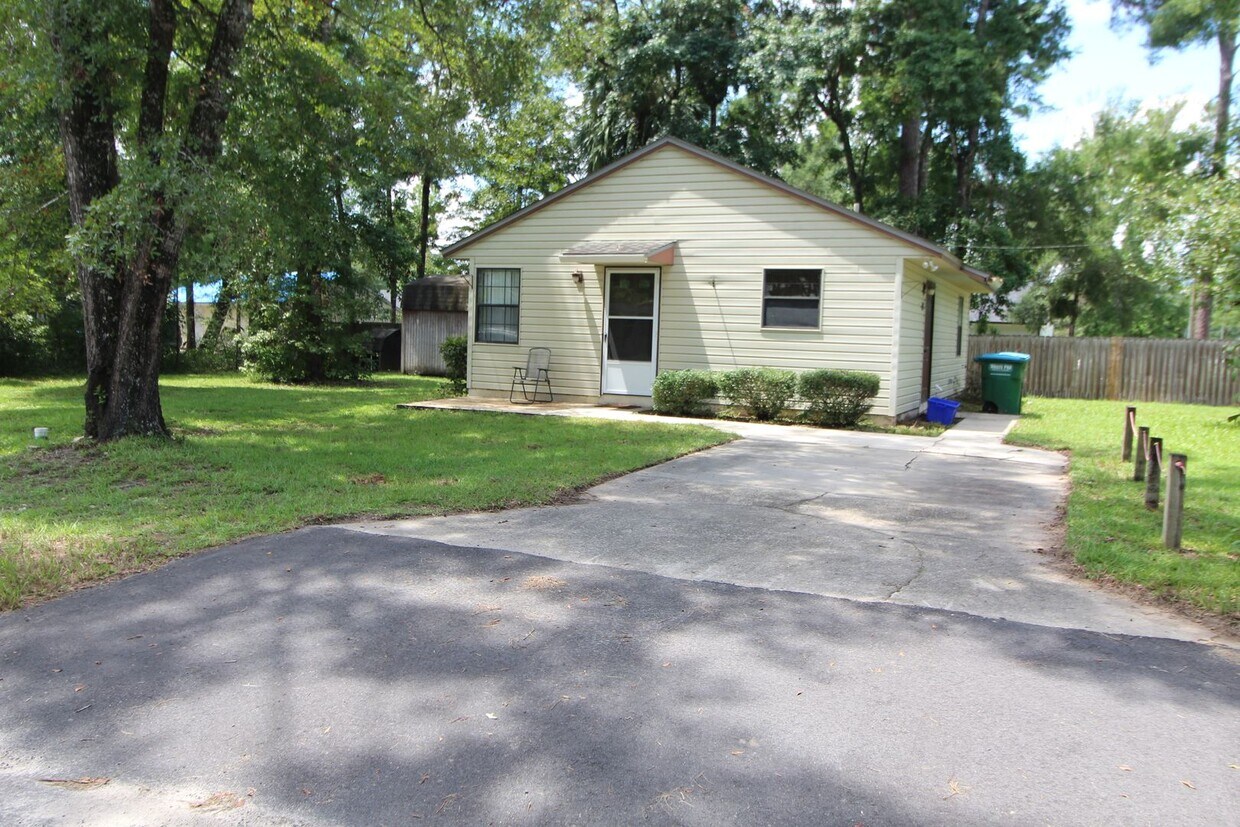 Building Photo - 2 Bedroom Home Available Now in Wakulla Ga...