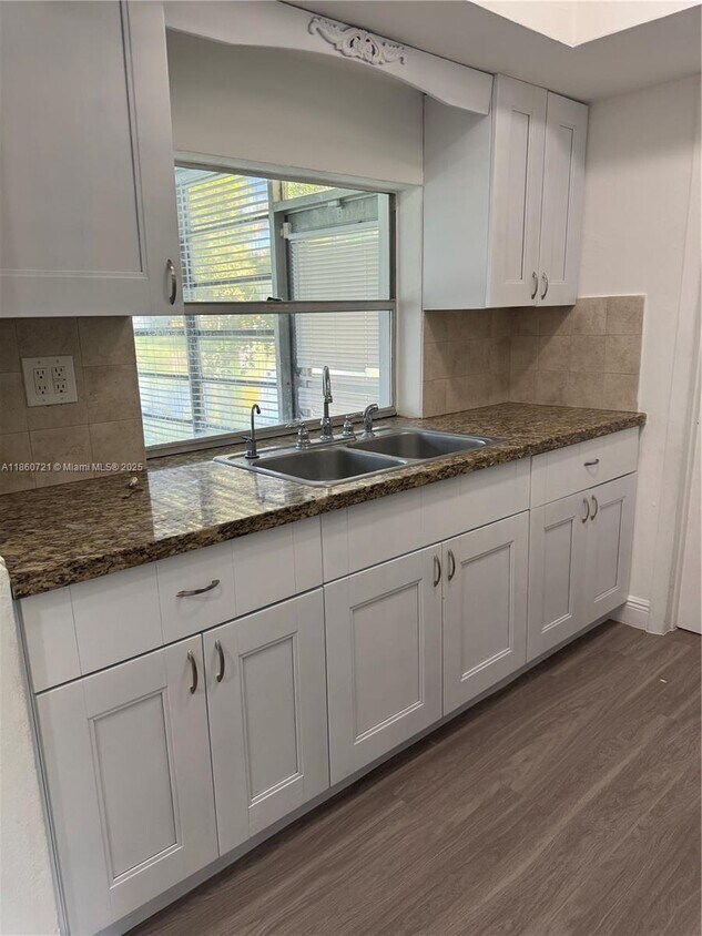 Foto principal - 2985 NW 69th Ave