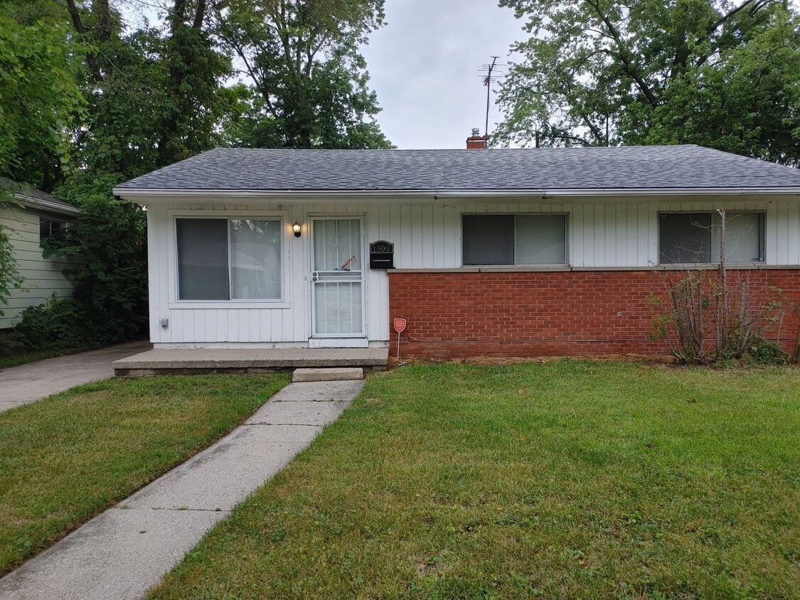 Primary Photo - Cute Three Bedroom Ranch in Inkster