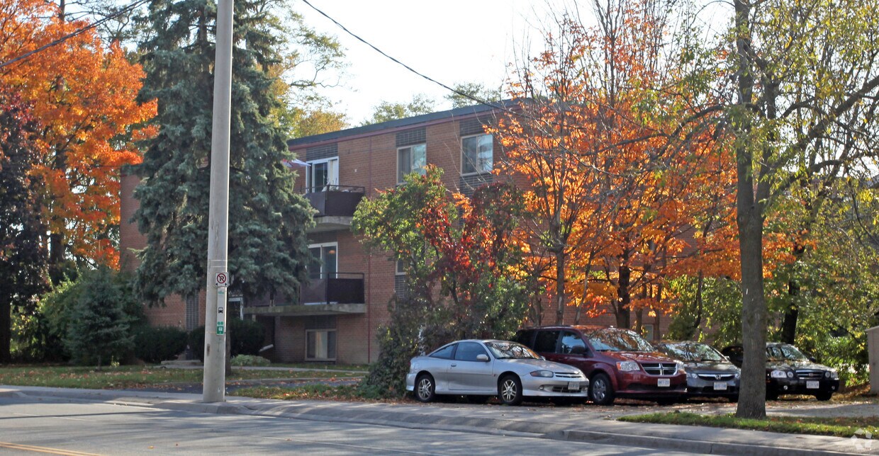 Building Photo - 507 Dundas St E