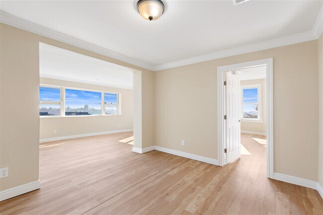 Building Photo - 8 Zerman Pl