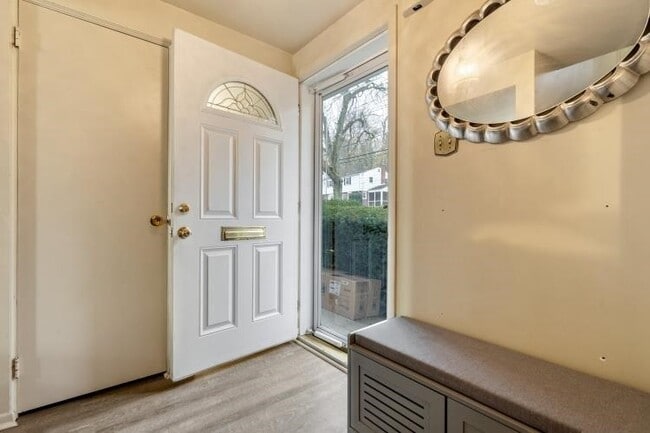 Building Photo - 485 Milbeth Dr