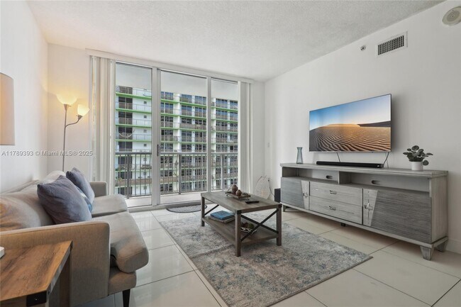 Building Photo - 1750 N Bayshore Dr