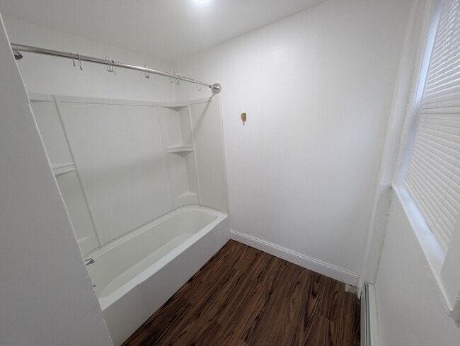 Building Photo - 439 Riverside Dr