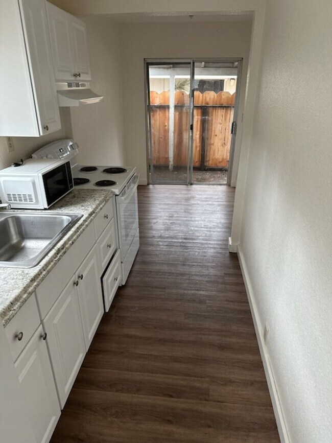 Foto del edificio - 1780 6th Ave - Triplex