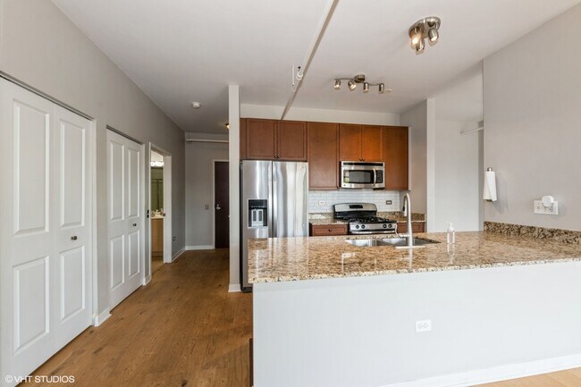 Foto del edificio - 511 W Division St