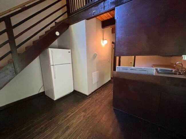 Foto del edificio - 402 Lindsay Rd