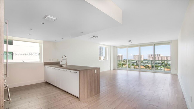 Foto del edificio - 400 Sunny Isles Blvd