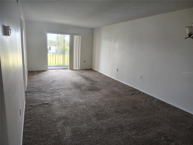 Foto del edificio - 3737 Lake Bayshore Dr