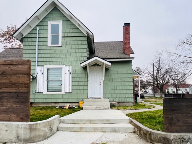 Building Photo - 260 W Chestnut St