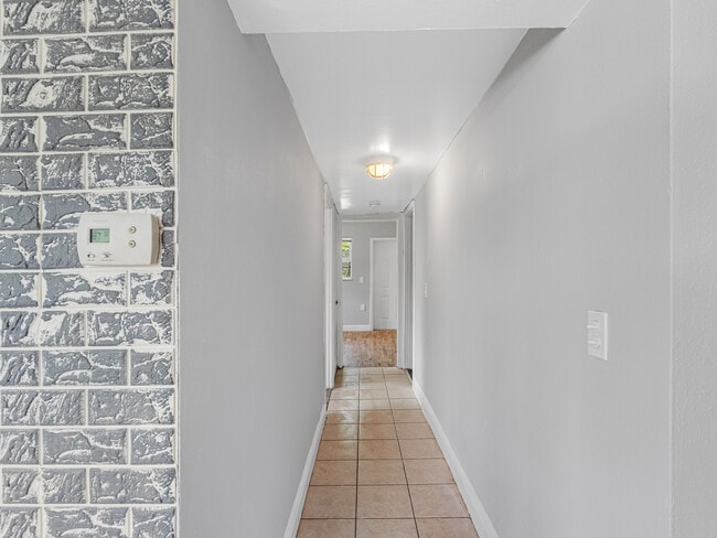 Building Photo - 311 Avanda Ct