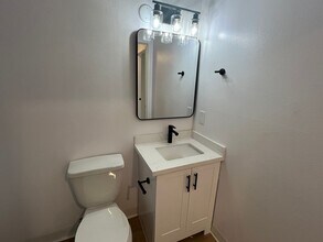 Interior Photo - 5405 Lindley Avenue