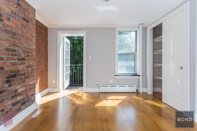 Foto del edificio - 118 E 7th St