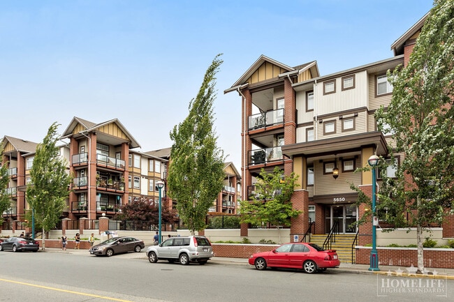 Building Photo - Modern 1-Bedroom Condo at Paddington Station – Air Conditioning, Fireplace & Prime Langley Location