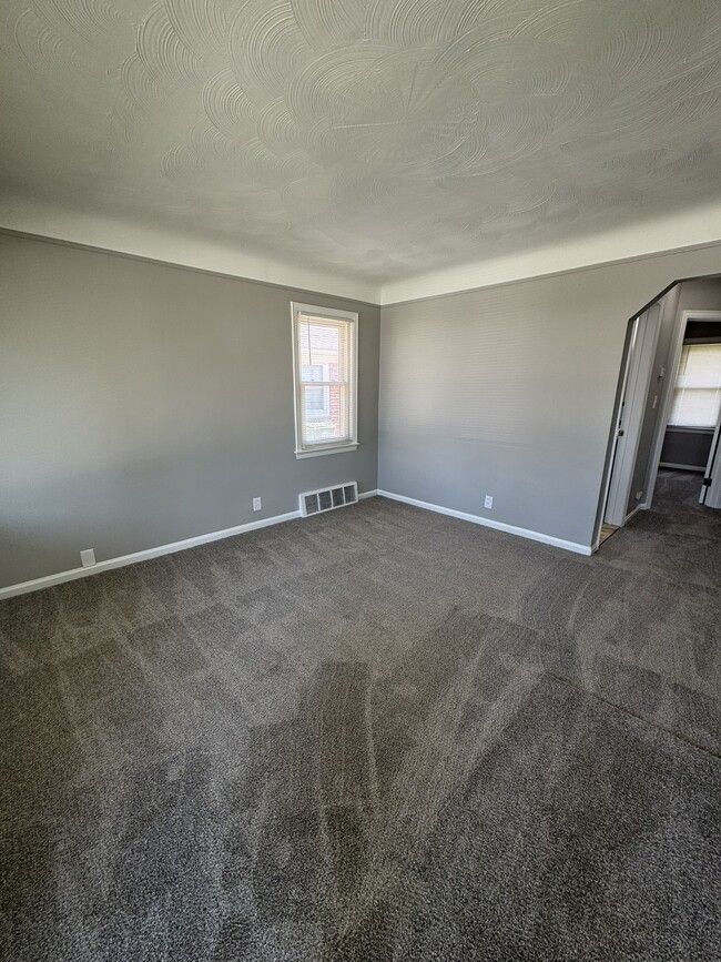 Building Photo - 12835 Plum St