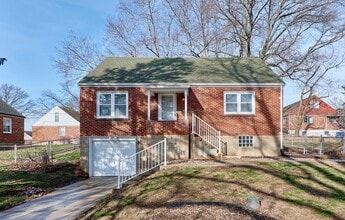 Building Photo - 8601 Belhaven Dr
