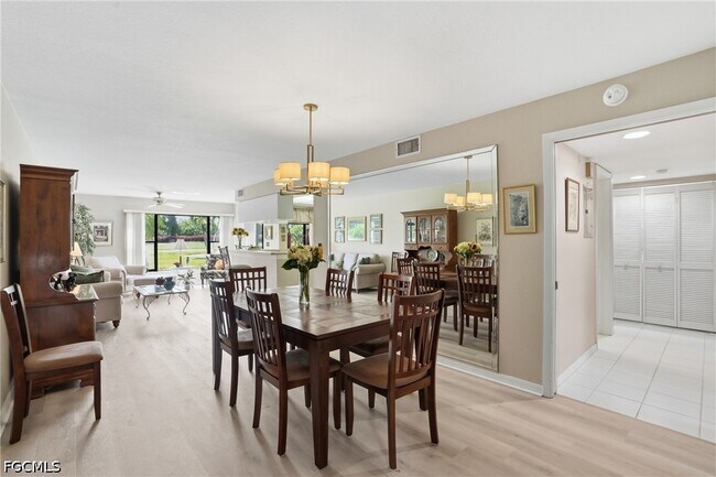 Foto del edificio - 5905 Trailwinds Dr