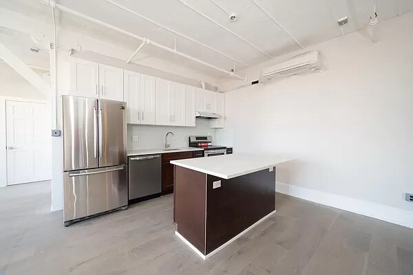 Foto del edificio - 300 Richardson St