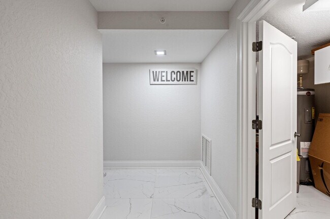 Building Photo - 123 Lancha Cir