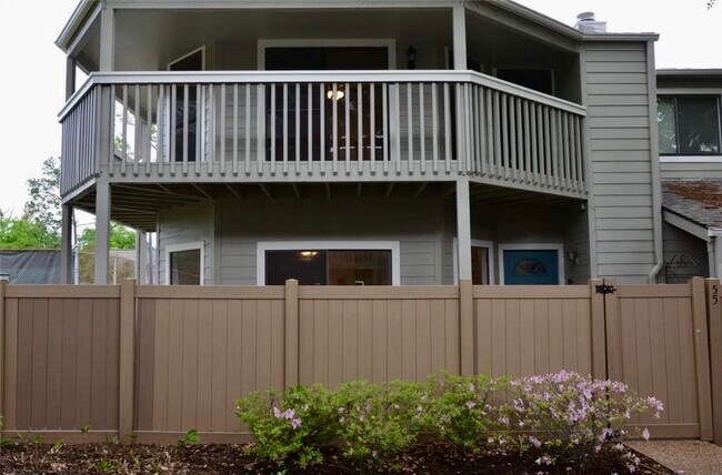 Building Photo - 2379 Briarwest Blvd