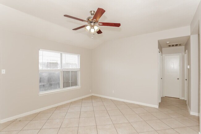 Foto del edificio - 9000 Christopher Cir