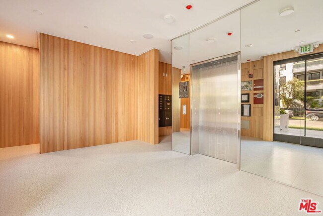 Foto del edificio - 2361 Fox Hills Dr