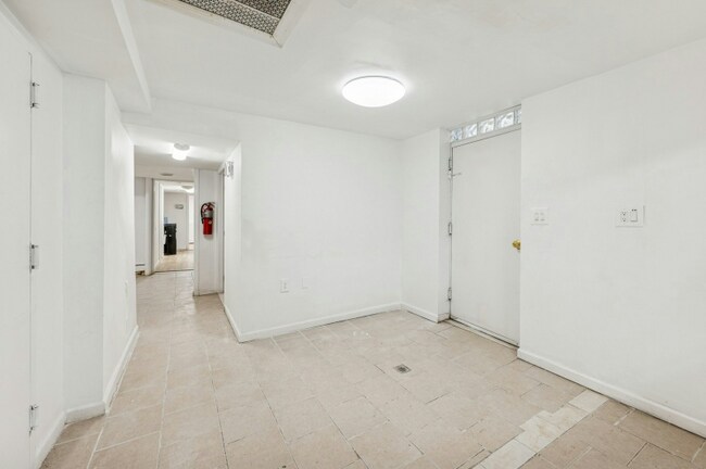 Foto del edificio - 1549 Selwyn Ave