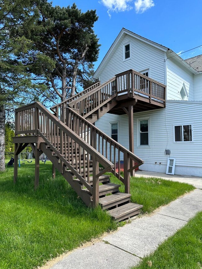 Building Photo - 2130 Siegfried Ave
