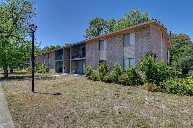 Foto del edificio - Walkable Downtown Lexington Condo | First-Floor 2BR in Shadow Moss