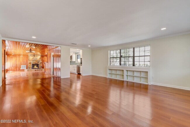 Foto del edificio - 4030 Ortega Blvd