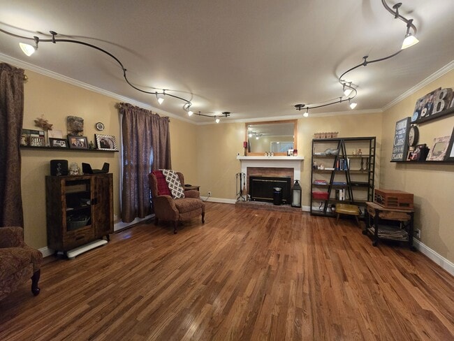 Building Photo - 232 Pebble Glen Dr
