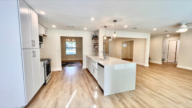 Foto del edificio - 513 Santa Clara Rd