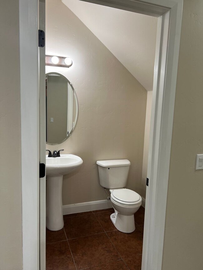 Foto del edificio - Newly Updated Townhome in Cedar Crossing