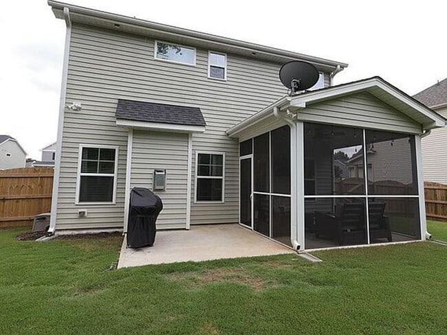 Building Photo - Great home in desirable neighborhood! Washer/Dryer Included!